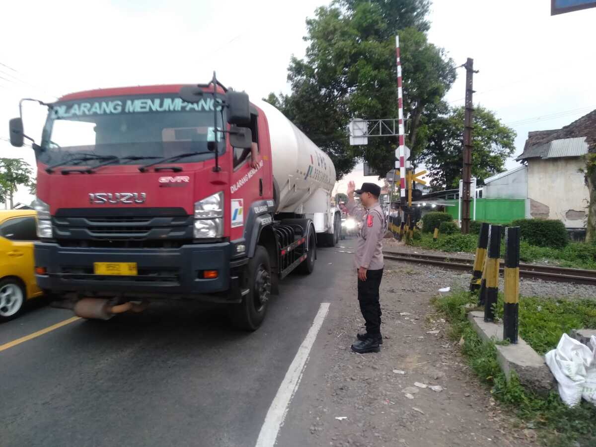 Perbatasan Bandung Barat-Cianjur Dijaga Ketat Aparat