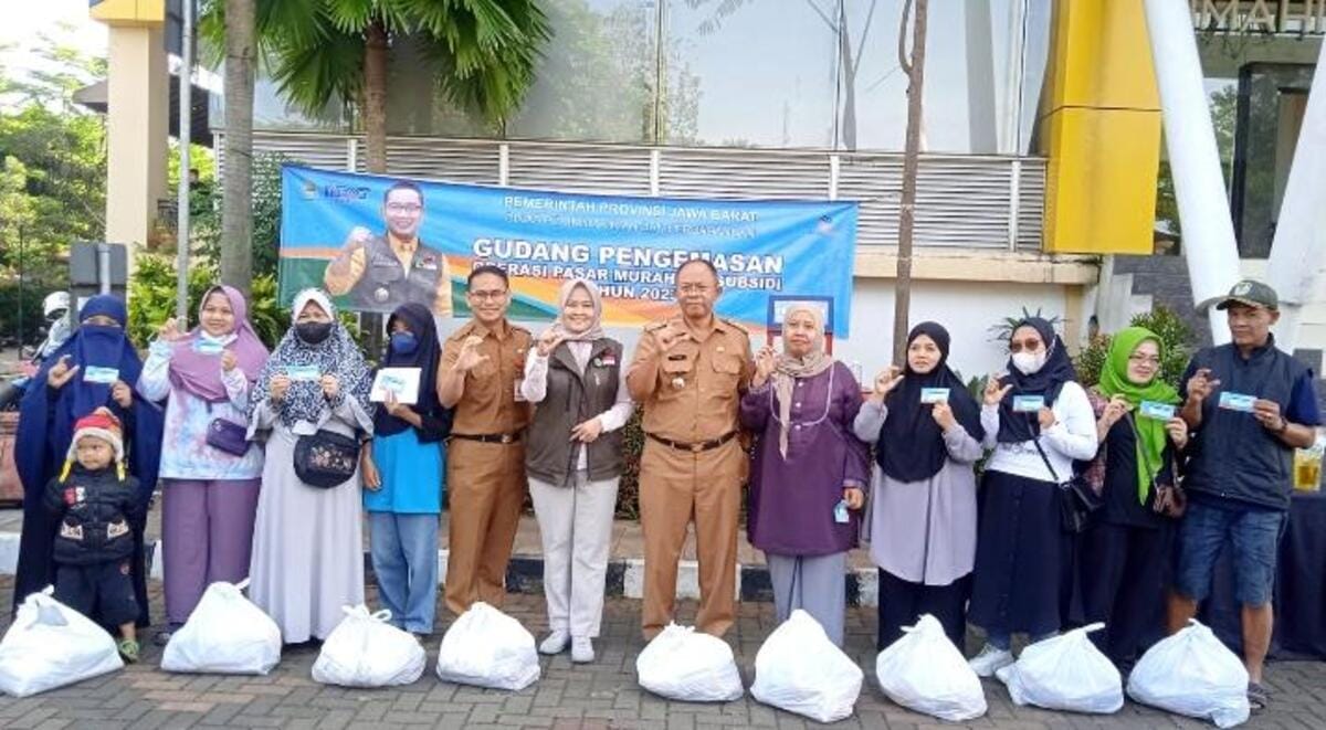 Pj Walikota Cimahi Pantau Operasi Pasar Murah