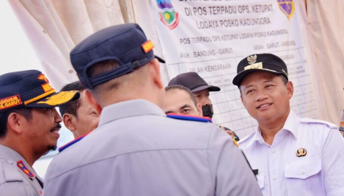 Uu Ruzhanul Tinjau Arus Balik di Kadungora Garut