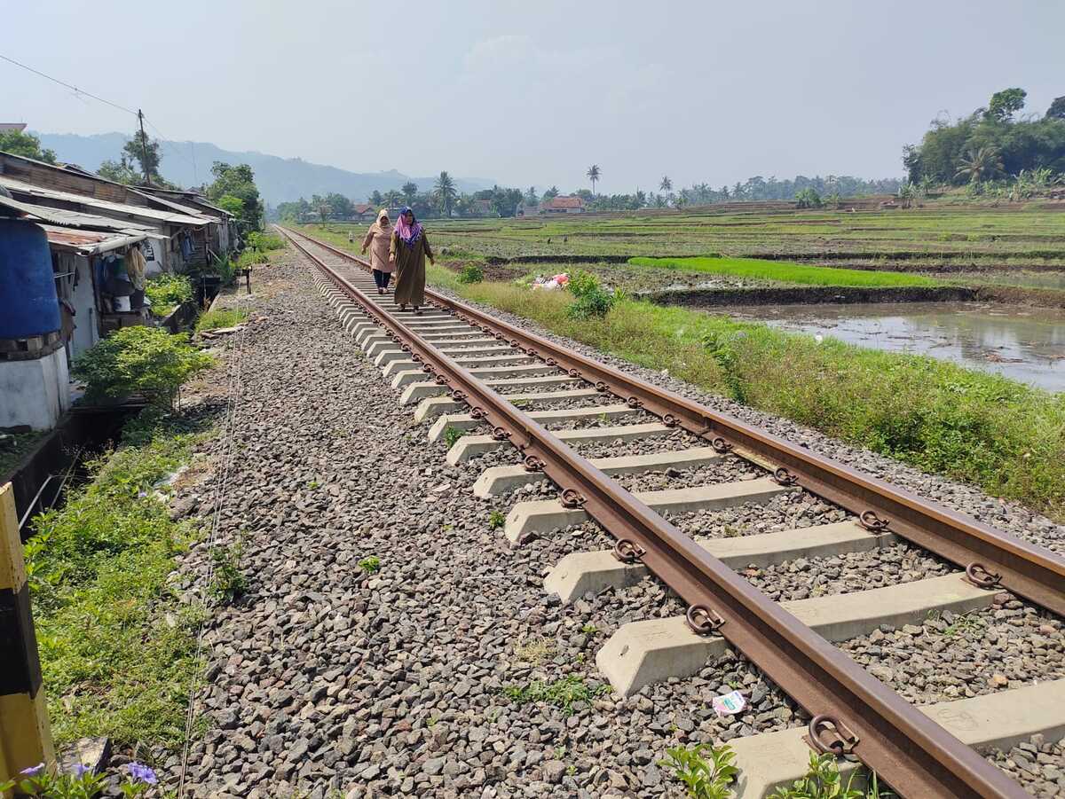 Ada Penampakan Setan Kepala di Rel KA Cianjur - Bandung