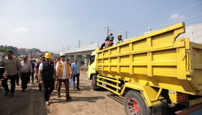 Emil Sidak Pengaspalan Jalan Provinsi di Bandung Barat