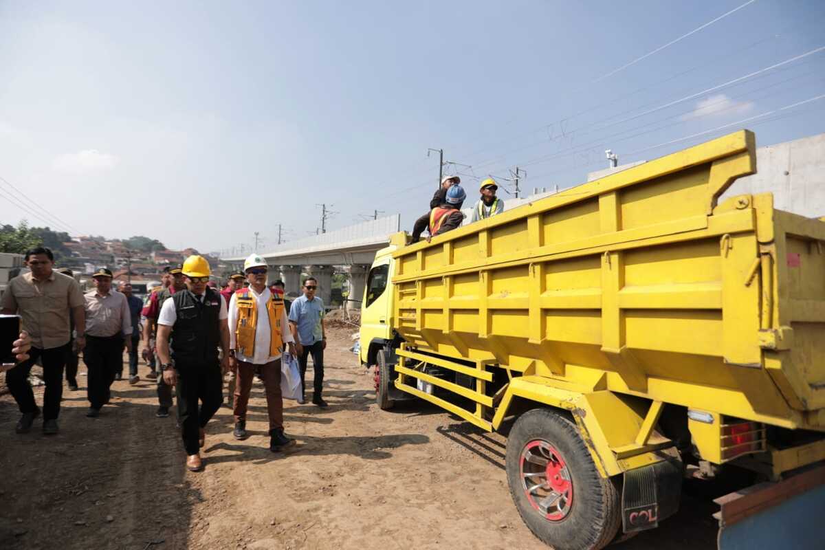 Emil Sidak Pengaspalan Jalan Provinsi di Bandung Barat