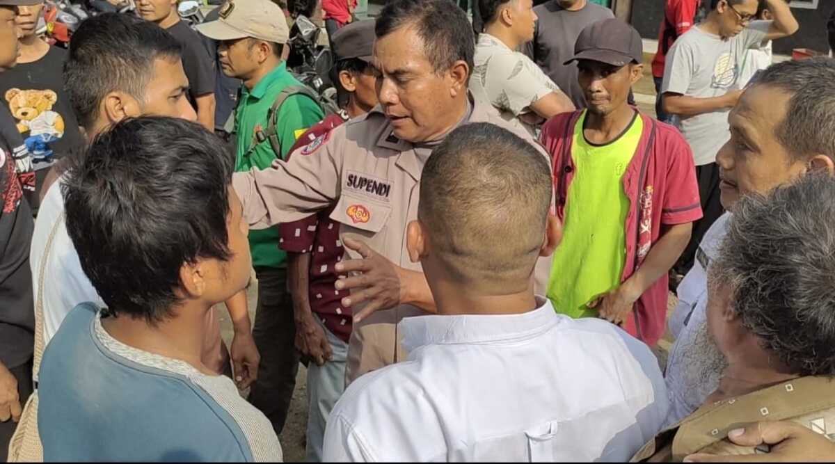 Kepala Desa Sukatani Cianjur Dituntut Mundur Warga