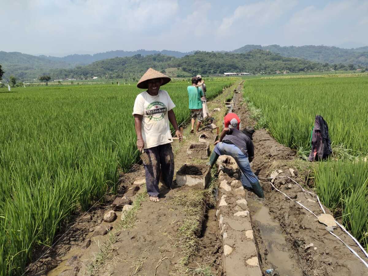 Pembangunan TPT Desa Sukaratu Cianjur Diduga Menyalahi Aturan