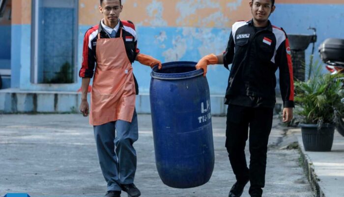 SMKN 2 Cimahi Konsisten dengan Dollar