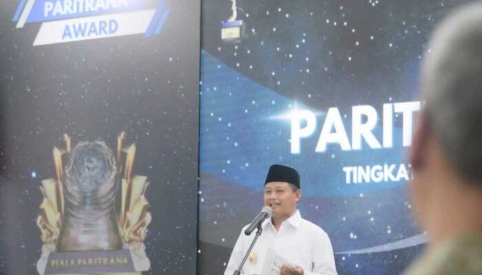 Uu Serahkan Penghargaan Paritrana Award Jabar 2022