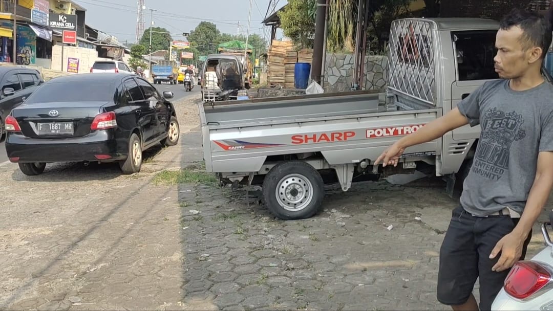 2 Maling di Toko Cahaya Jaya Elektronik Terekam CCTV