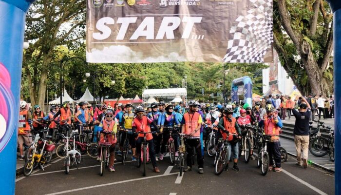 500 Pesepeda Gowes Keliling Kota Bandung