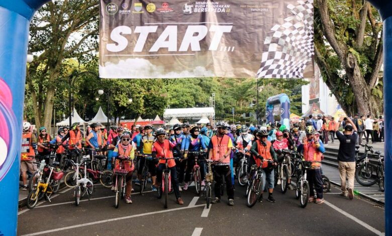 500 Pesepeda Gowes Keliling Kota Bandung