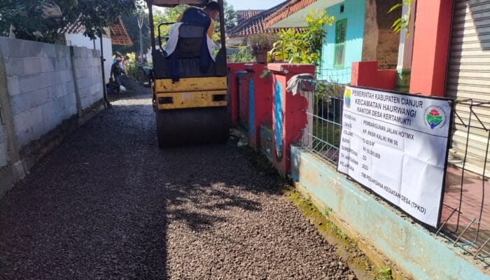 Ratusan Meter Jalan Kampung Pasir Kaliki Cianjur Dihotmix