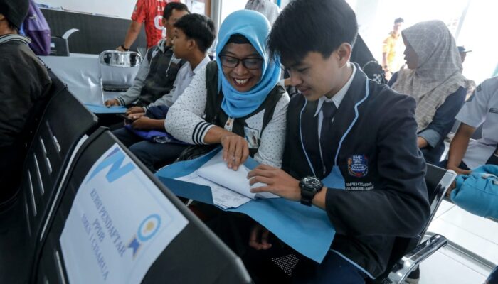 Ratusan Pelajar Daftar Ulang di SMKN 1 Cisarua Bandung Barat