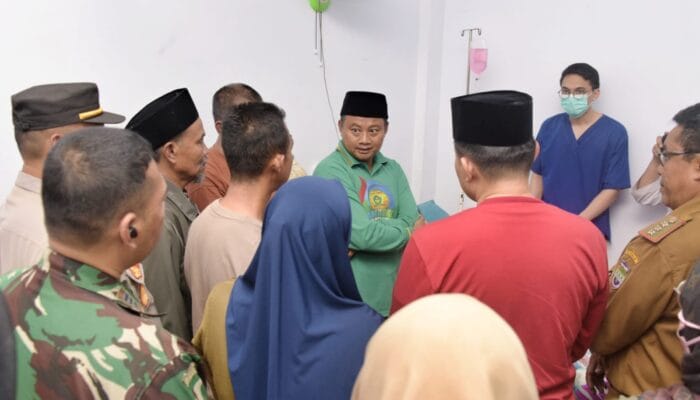 Pak Uu Jenguk Siswi di Ciamis Korban Kekerasan OTD