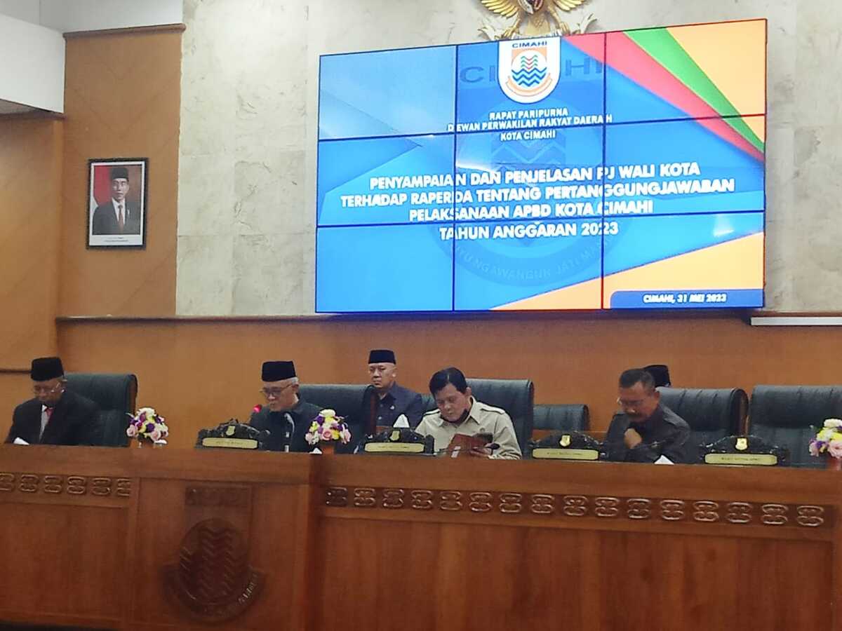 Paripurna DPRD Kota Cimahi, Dikdik Sampaikan APBD 2022