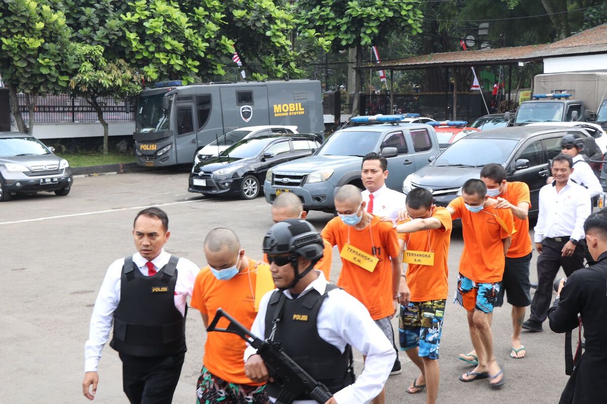 Polrestabes Bandung Bongkar Pembuatan Tembakau Sintetis