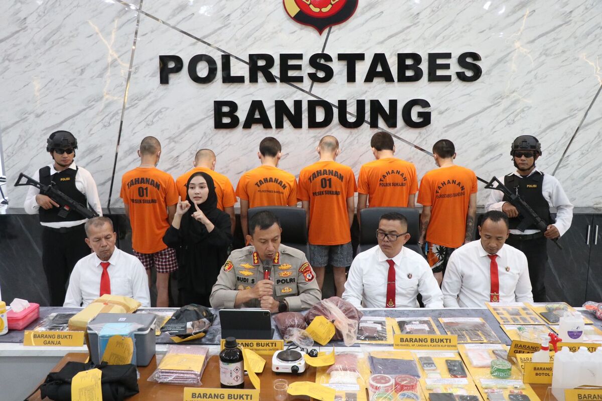 Polrestabes Bandung Bongkar Pembuatan Tembakau Sintetis