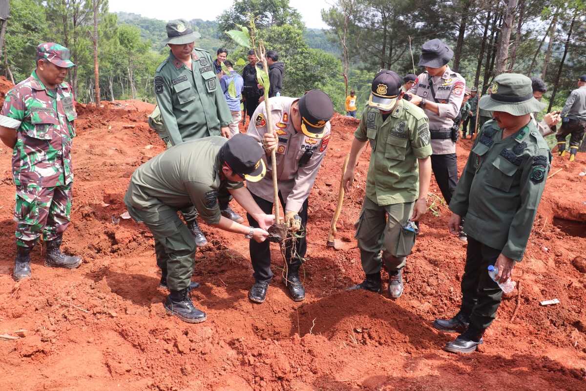 Ratusan Lubang Tambang Emas Ilegal di Sukabumi Ditutup!