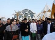 Ridwan Kamil Ajak UAS Keliling Galeri Rasulullah di Masjid Al Jabar