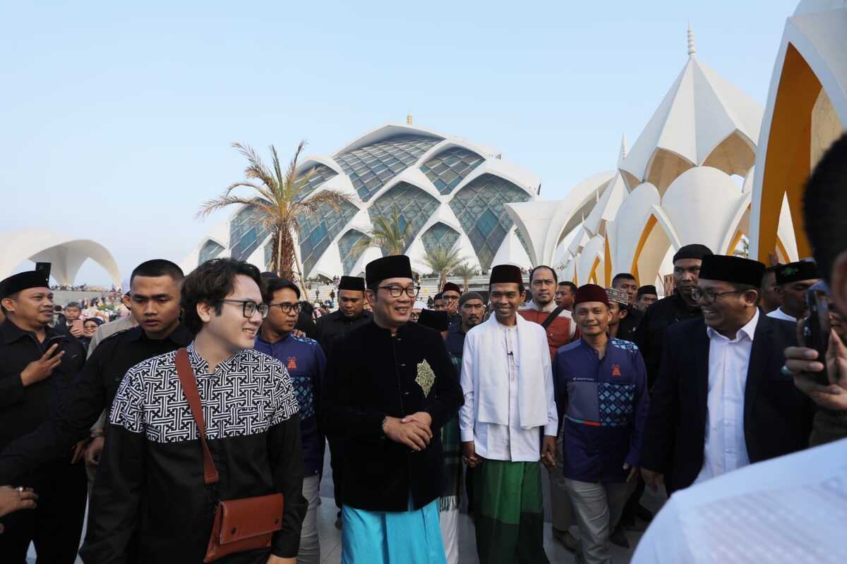 Ridwan Kamil Ajak UAS Keliling Galeri Rasulullah di Masjid Al Jabar