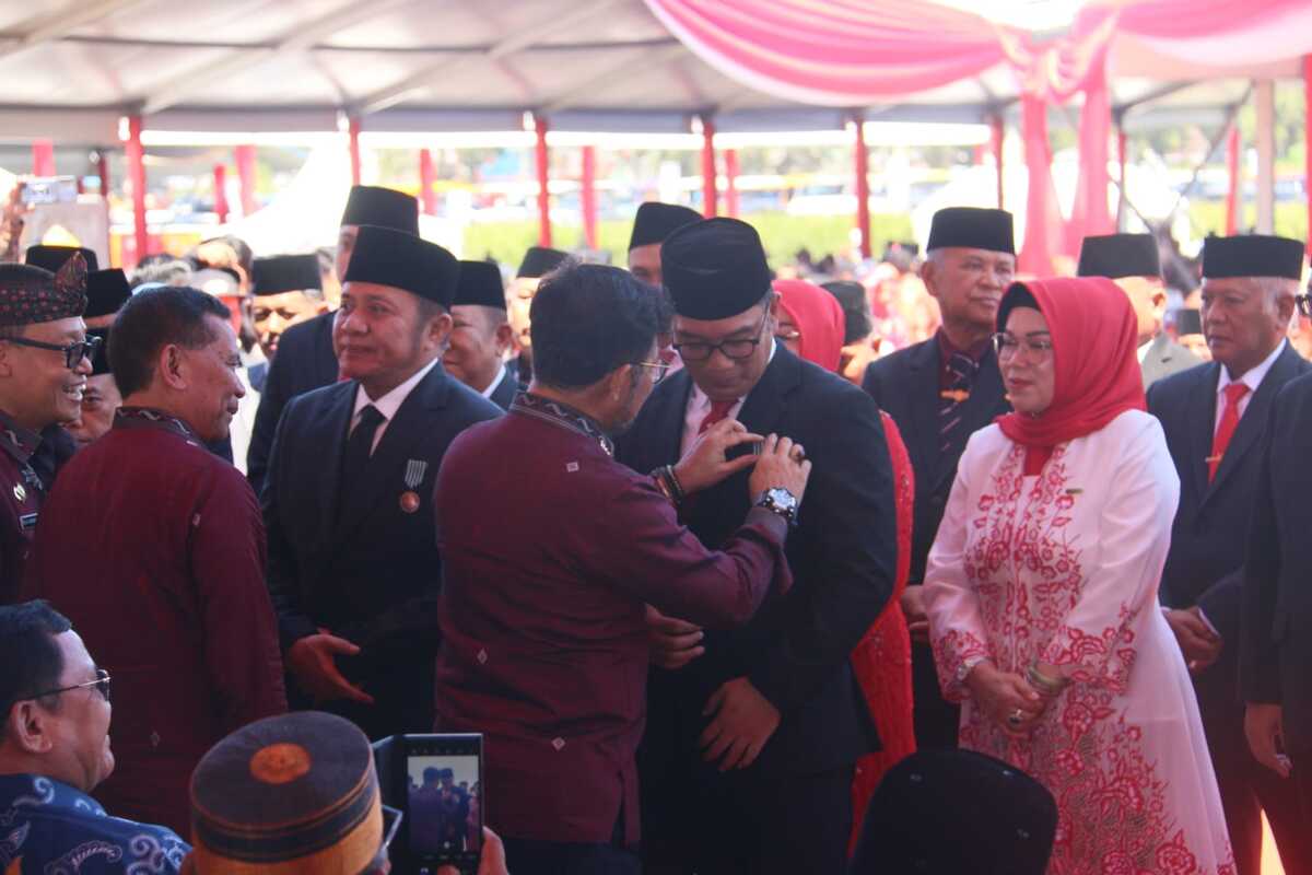 Ridwan Kamil Mendapatkan Satyalencana Wira Karya