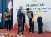 Sekda Jabar Lepas Kontingen PMR ke Lampung