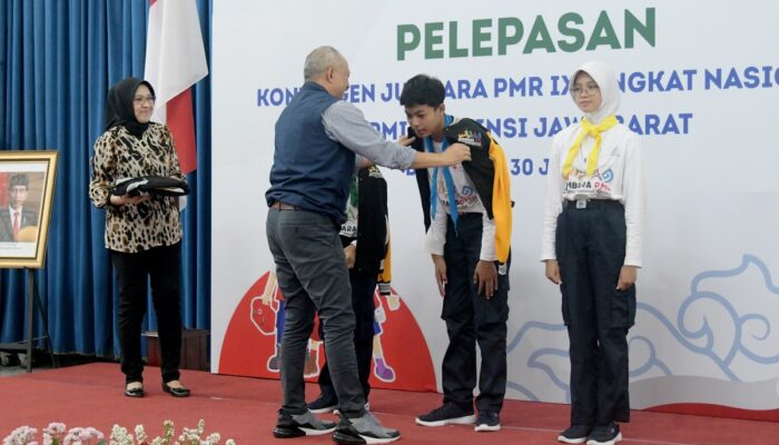 Sekda Jabar Lepas Kontingen PMR ke Lampung