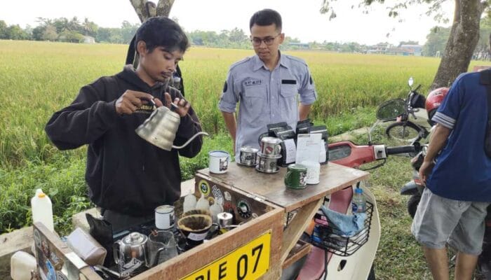Simple Kopi 07 Selalu Dikerumuni Pelanggan