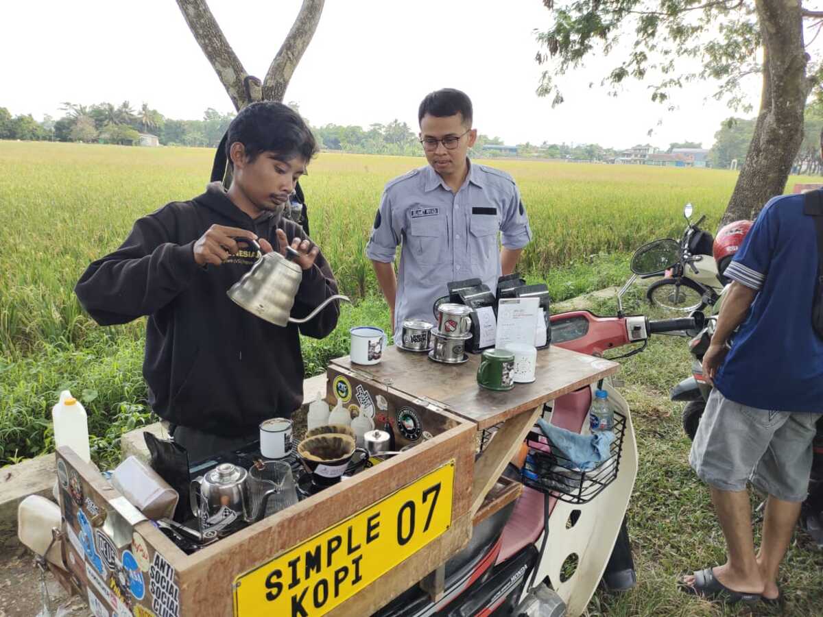 Simple Kopi 07 Selalu Dikerumuni Pelanggan