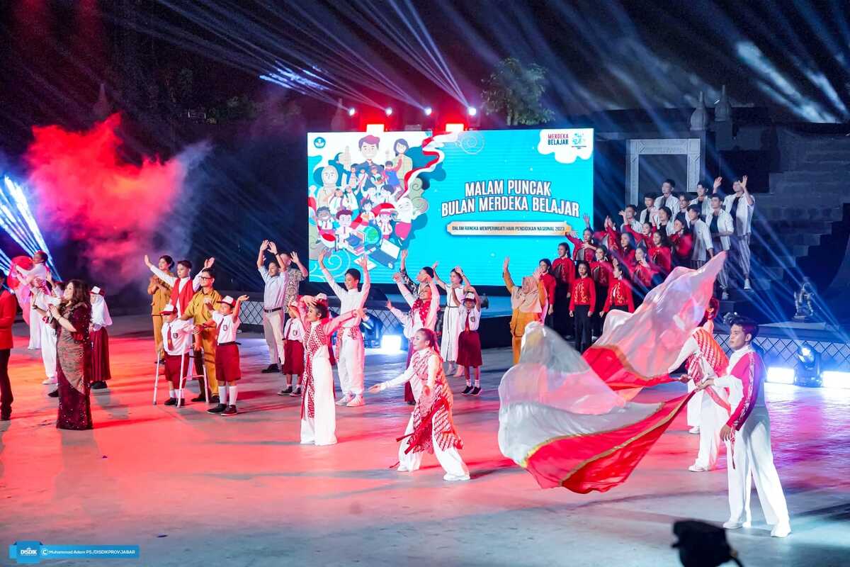 Wahyu Mijaya Menerima Anugerah Merdeka Belajar