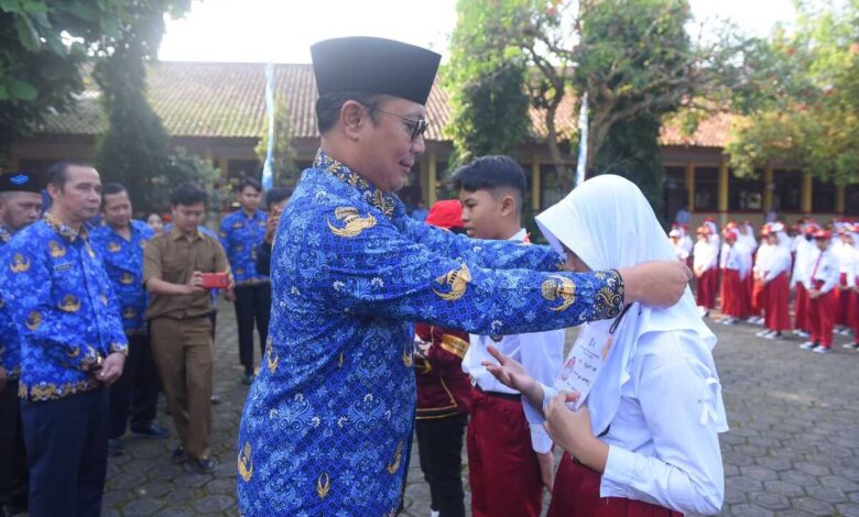 Achmad Fahmi Buka MPLS di SMP Negeri 10 Kota Sukabumi
