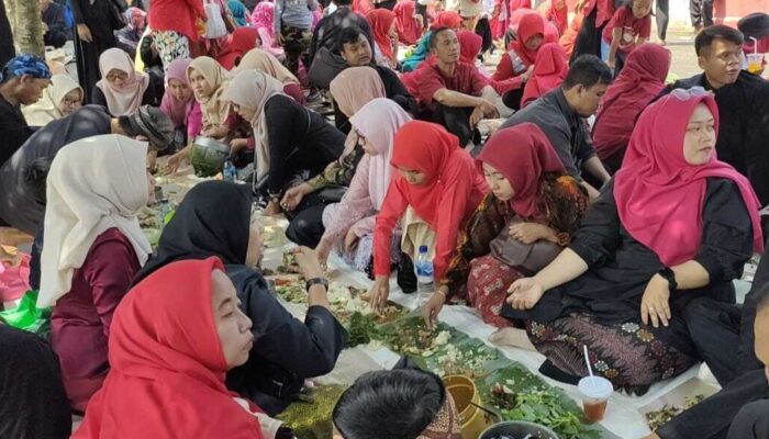 Bupati Cianjur Makan Liwet 346 Kastrol Bersama Warga