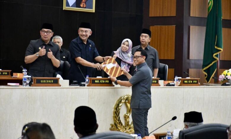 DPRD Jawa Barat Rapat Paripurna P2APBD TA 2022