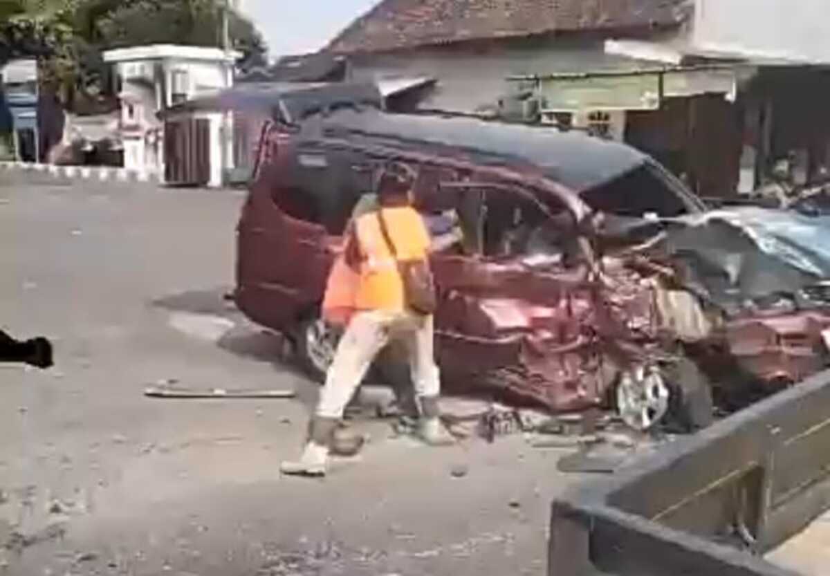 Kecelakaan Adu Banteng Tak Terelakkan di Jalur Madiun-Ponorogo