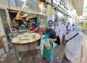 Para Jemaah Haji Jabar Berburu Makanan di Kota Mekkah