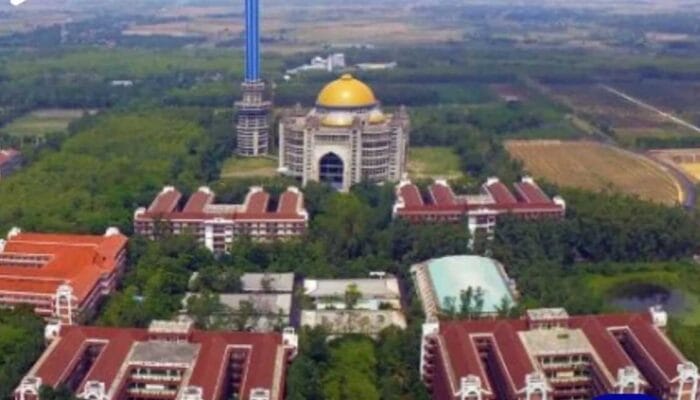 Pemimpin Pesantren Al-Zaytun Gugat Gubernur Jabar