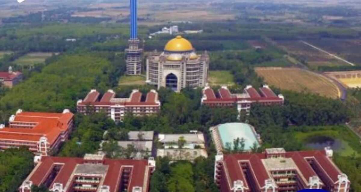 Pemimpin Pesantren Al-Zaytun Gugat Gubernur Jabar