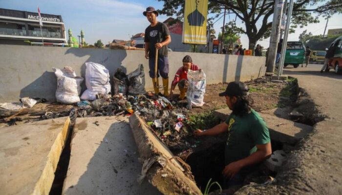 Pemkot Bandung Tengah Atasi Persoalan Banjir