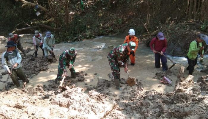Pencarian Jasad Nahru Tertimbun Longsor Masih Nihil