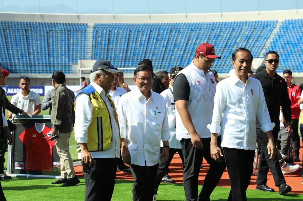 Stadion Si Jalak Harupat Ditinjau Jokowi