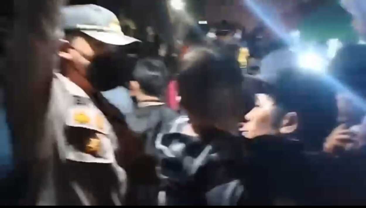 Aksi Heroik Polisi di Sukabumi Evakuasi Balita Saat Konser