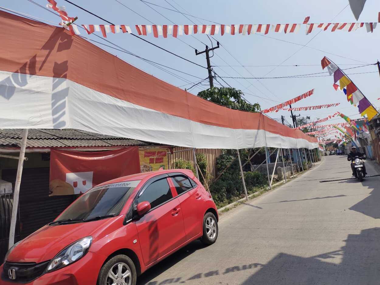 Bendera Merah Putih 300 Meter Membentang di Cianjur