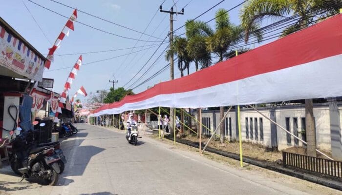 Bendera Merah Putih 300 Meter Membentang di Cianjur