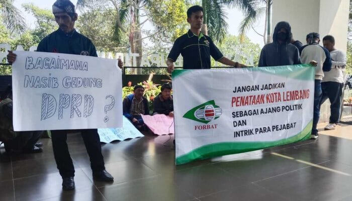 Forum Masyarakat Bandung Utara Berunjuk Rasa