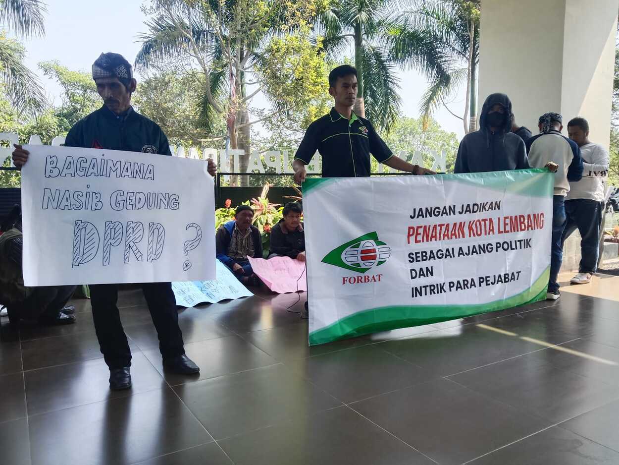 Forum Masyarakat Bandung Utara Berunjuk Rasa