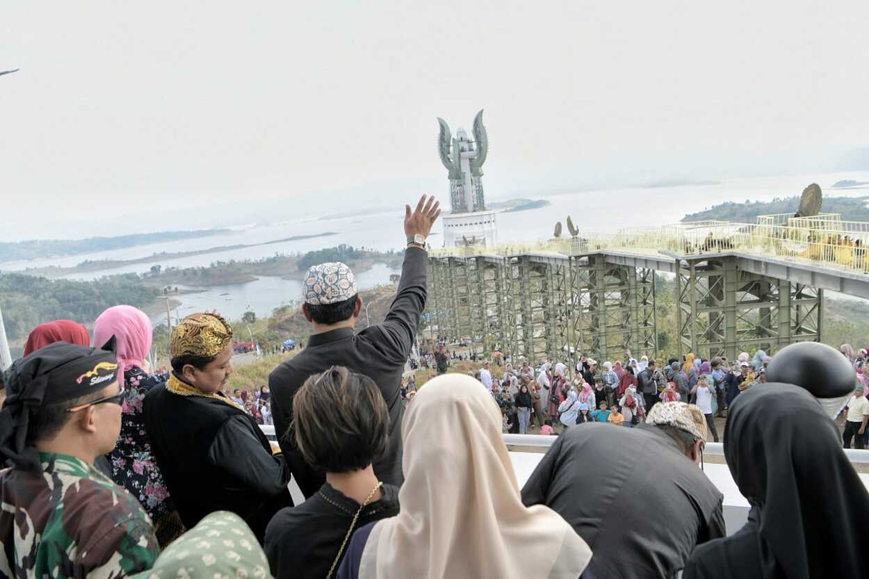 Menara Kujang Sapasang di Sumedang Diresmikan