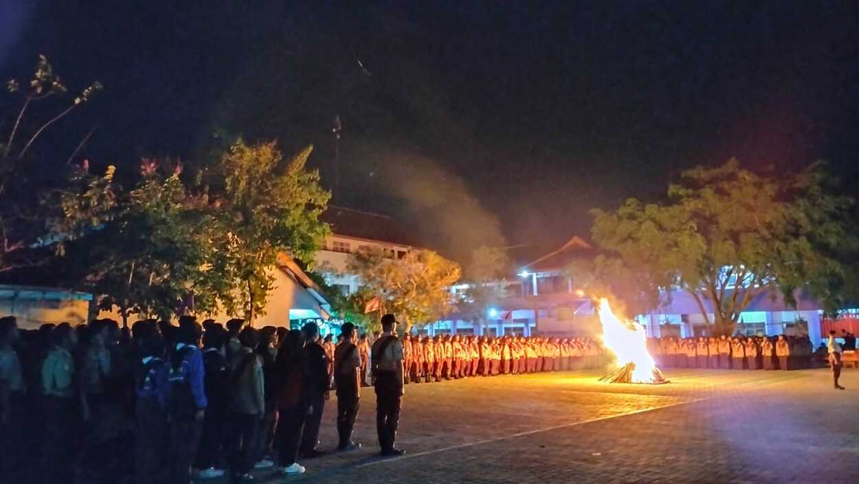 Pramuka SMKN 1 Geger Madiun Gembleng Anggota Baru