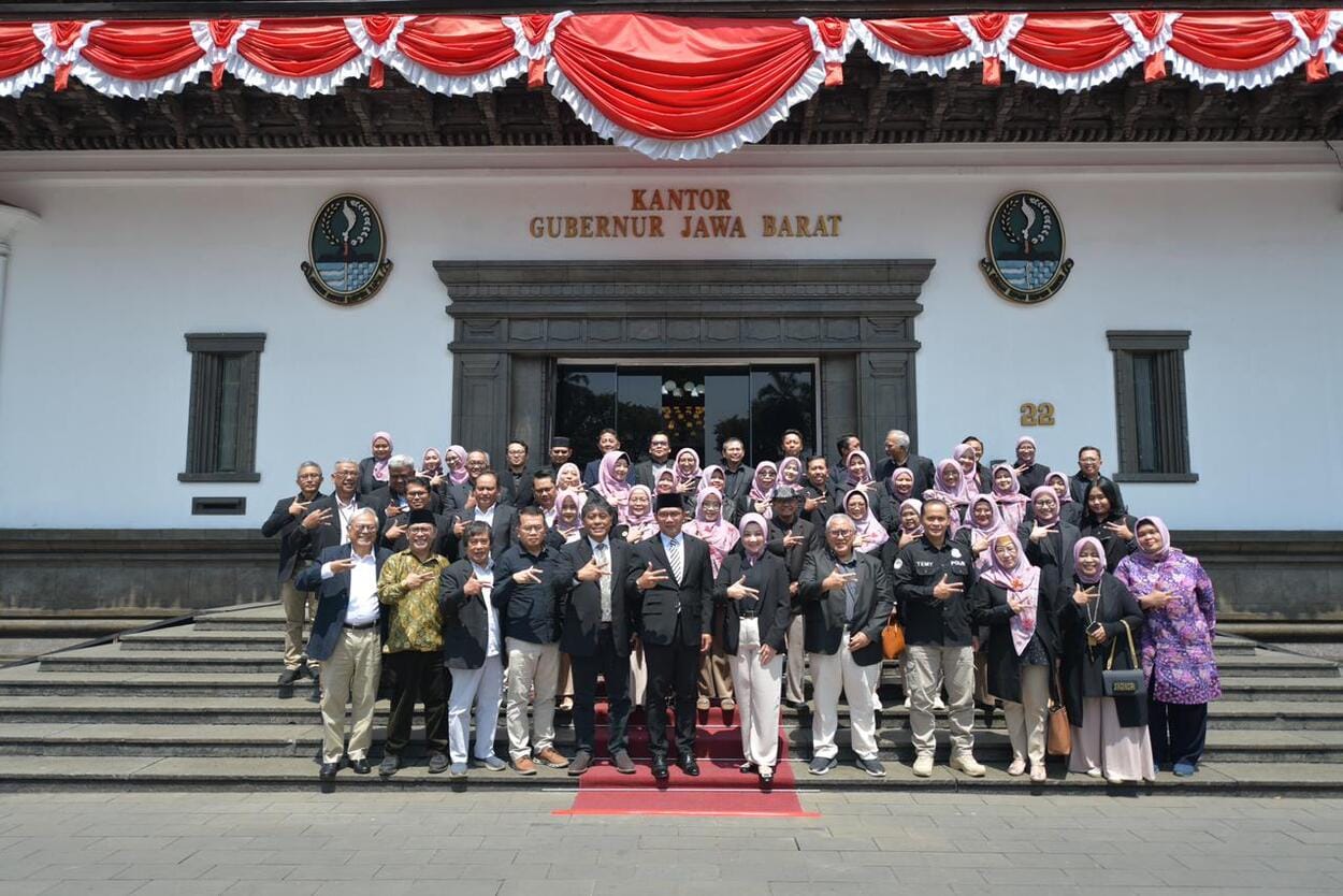 Ridwan Kamil Melantik ISKI Jawa Barat