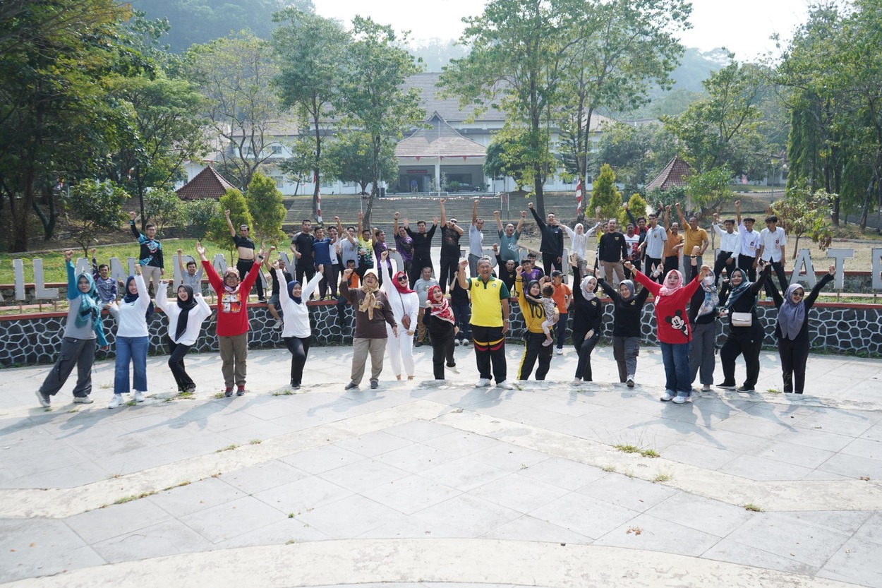 Sekretariat DPRD Kabupaten Sukabumi Lomba HUT RI