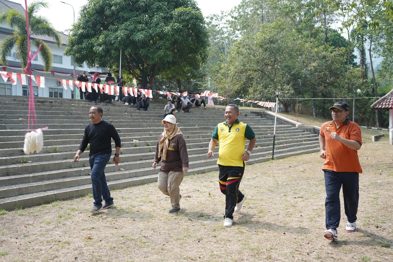 Sekretariat DPRD Kabupaten Sukabumi Lomba HUT RI