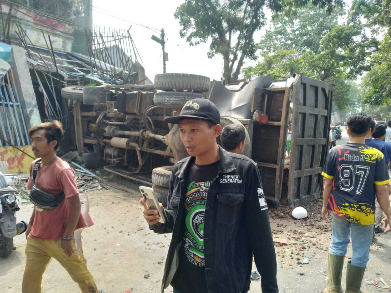 Tabrakan Beruntun di Cianjur Tewaskan 1 Orang dan Beberapa Terluka