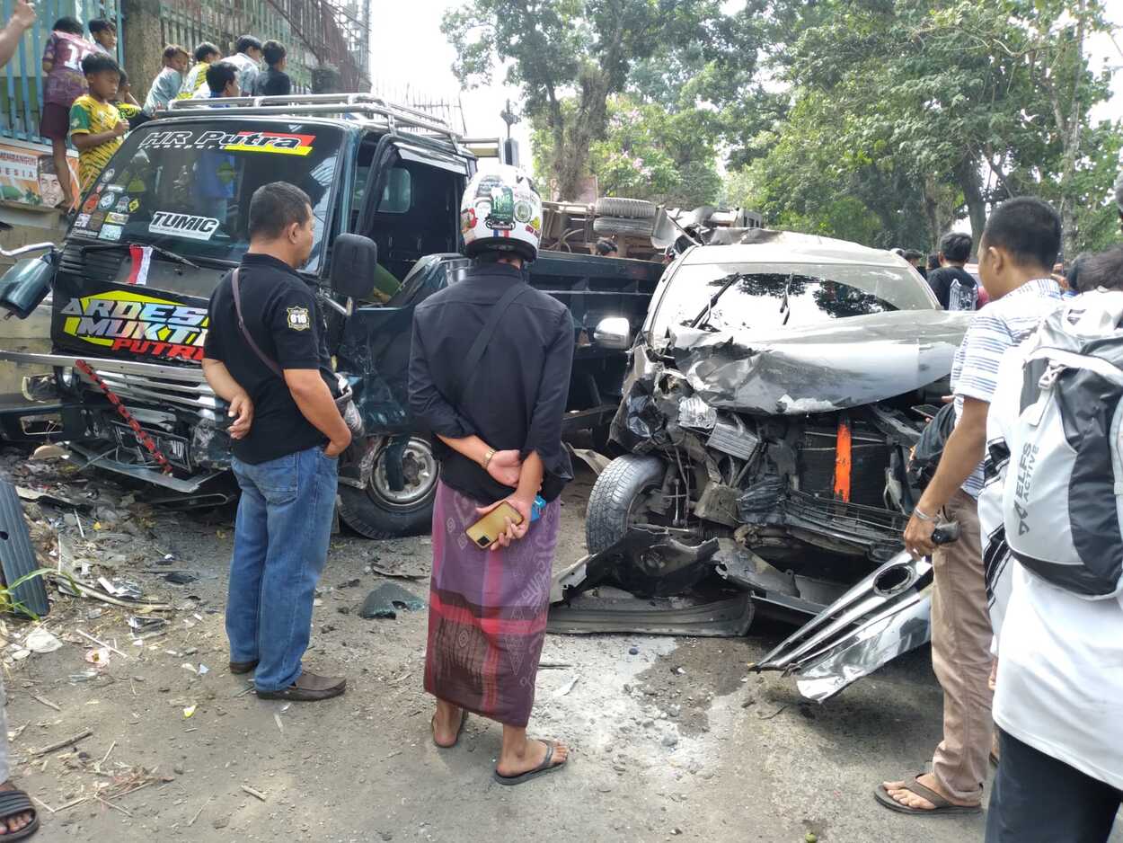 Tabrakan Beruntun di Cianjur Tewaskan 1 Orang dan Beberapa Terluka